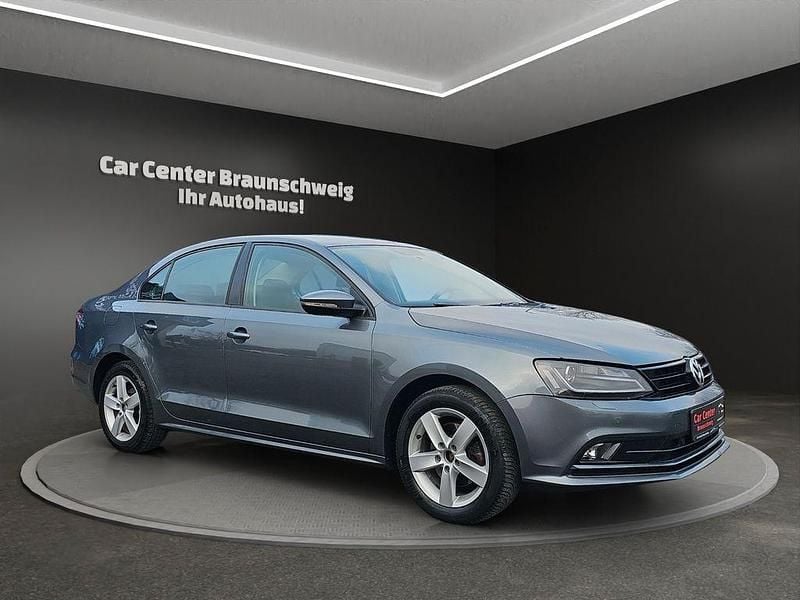 Gebraucht VW Jetta 125 PS (91 kW) 2016 Grau Limousine