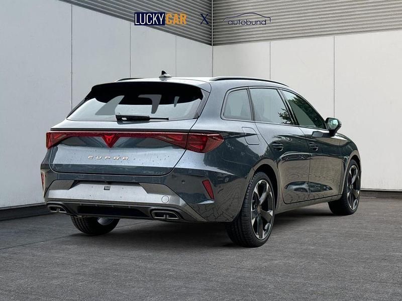 Neu Cupra Leon 150 PS (110 kW) 2025 Grau Limousine
