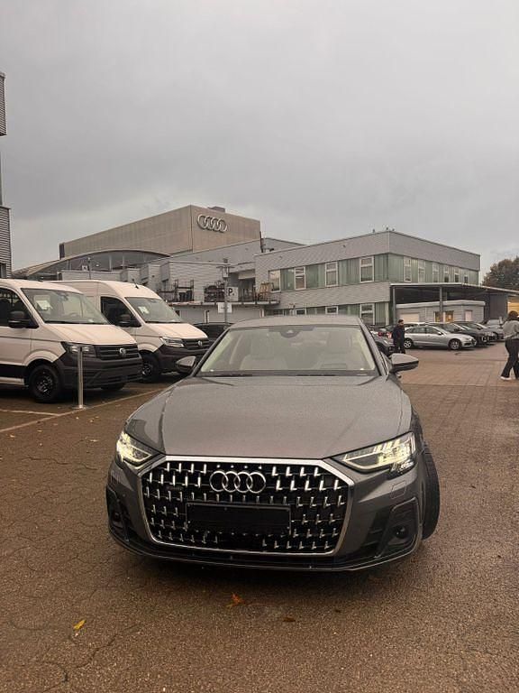 Grau Gebraucht 2022 Audi A8 Limousine | 85.680 € - Bild 1/4