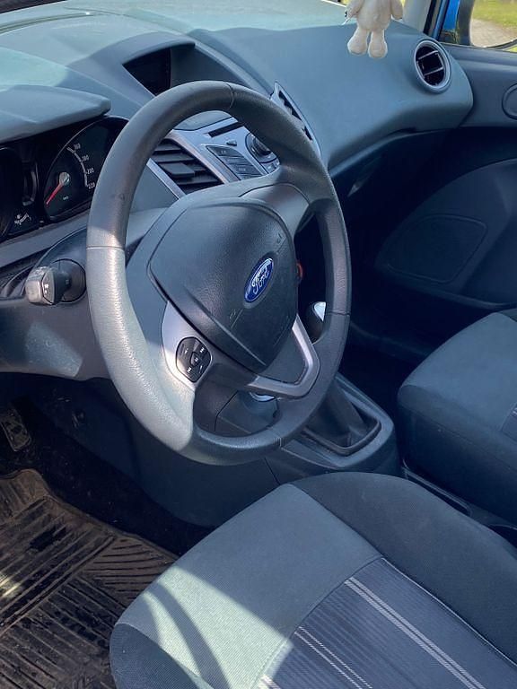 Gebraucht Ford Fiesta Trend 82 PS (60 kW) 2009 Blau Kleinwagen