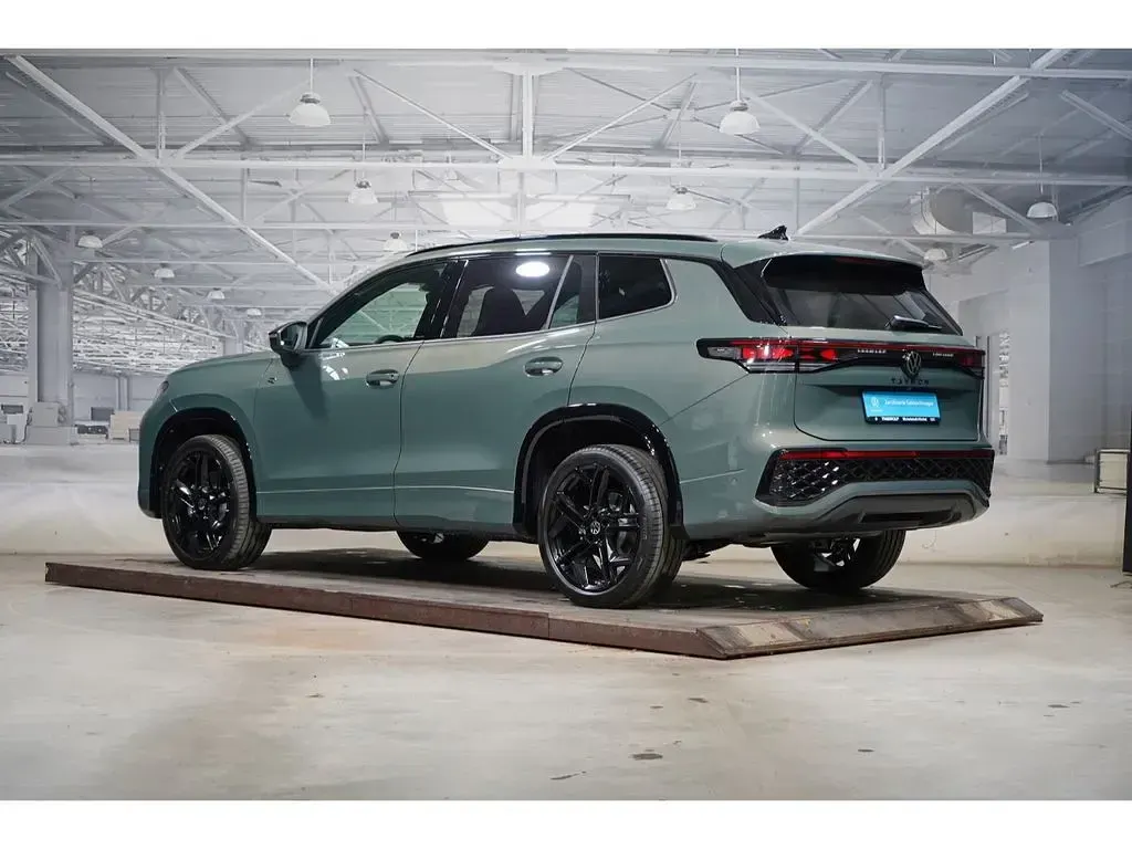 Neu VW Tayron Style 204 PS (150 kW) 2025 Cipressinogrün metallic SUV