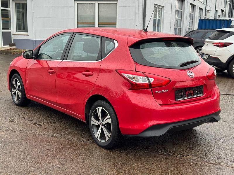 Gebraucht Nissan Pulsar Acenta 116 PS (85 kW) 2016 Rot Limousine
