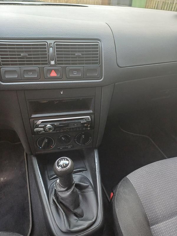 Blau Gebraucht 2001 VW Golf Limousine | 1.800 € (Fairer Preis) - Bild 1/4