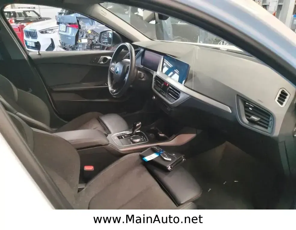 Gebraucht BMW 118 Performance 150 PS (110 kW) 2023 Weiß Limousine