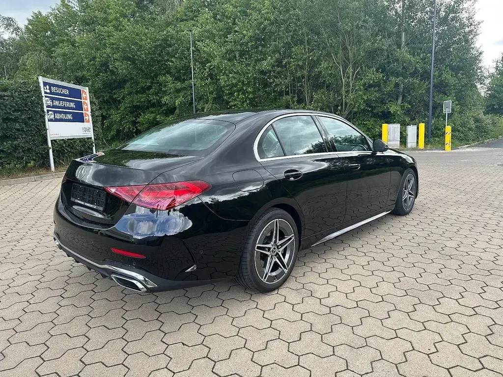 Gebraucht Mercedes 300 AMG 265 PS (194 kW) 2024 Schwarz Limousine