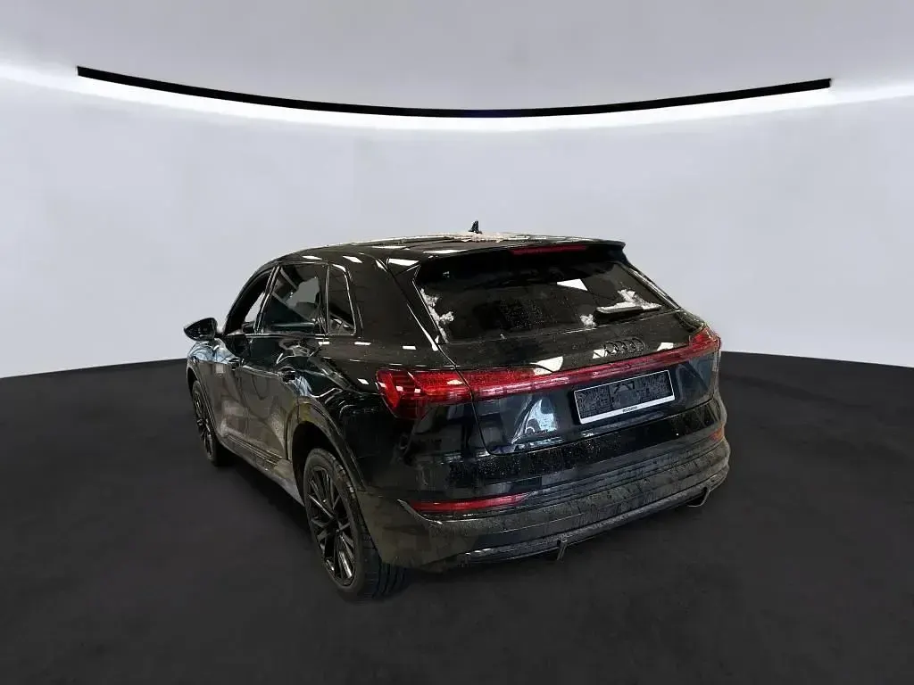 Gebraucht Audi e-tron S-Line 300 kW (408 PS) 2022 Mythosschwarz metallic SUV