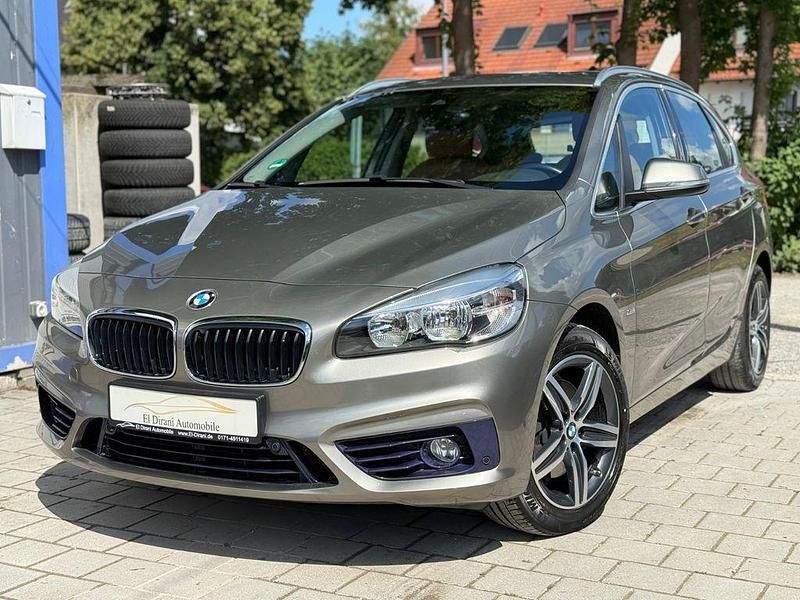 Silber Gebraucht 2016 BMW 220 Active Tourer Sport Line Van / Kleinbus | 15.490 € (Guter Preis) - Bild 1/4