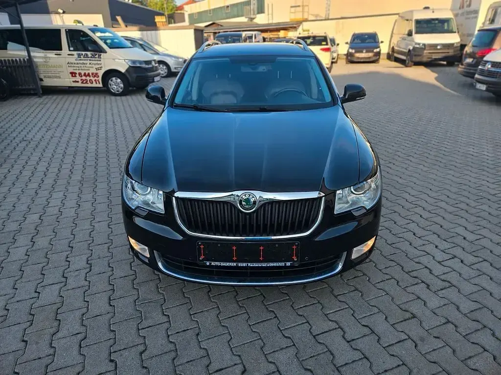 Gebraucht Skoda Superb Elegance 140 PS (102 kW) 2011 Schwarz Kombi