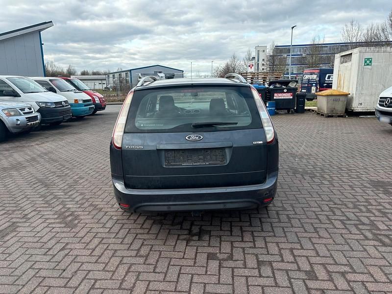 Gebraucht Ford Focus 108 PS (79 kW) 2011 Grün Kombi