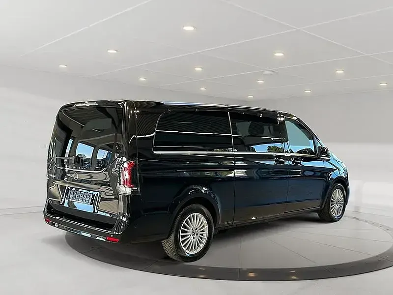 Gebraucht Mercedes V300 237 PS (174 kW) 2025 Obsidianschwarz metallic Van / Kleinbus