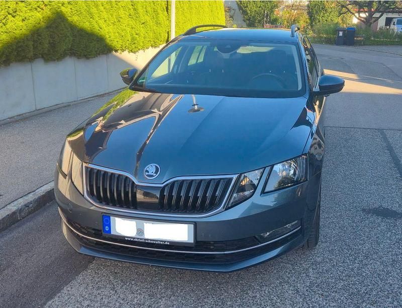 Grau Gebraucht 2018 Skoda Octavia Style Kombi | 19.900 € (Fairer Preis) - Bild 1/4