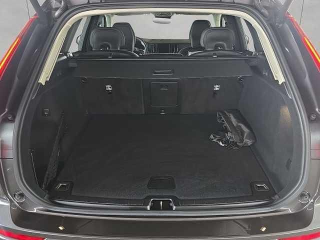 Gebraucht Volvo XC60 Core 250 PS (183 kW) 2024 Grau SUV