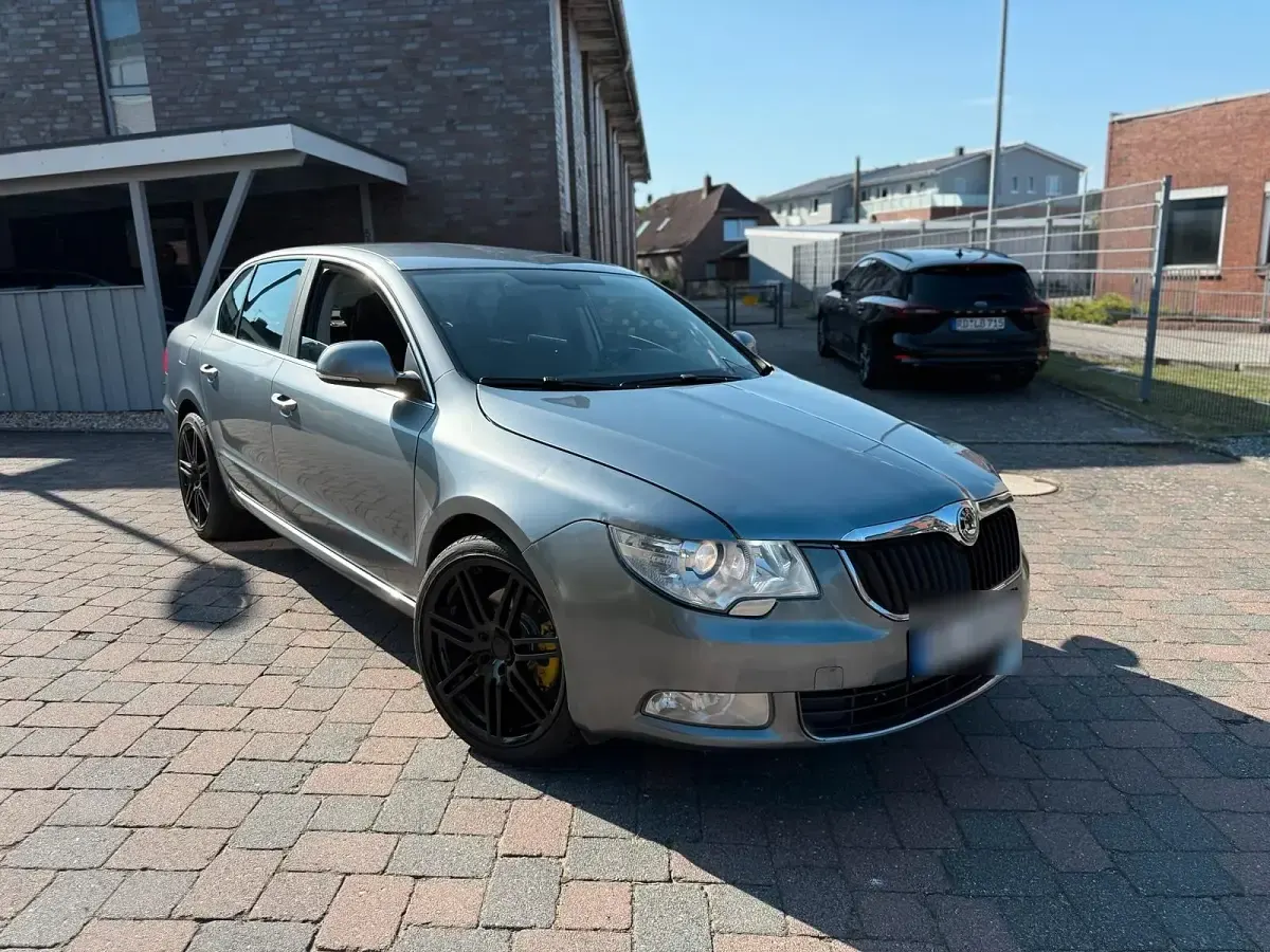 Gebraucht Skoda Superb 166 PS (122 kW) 2013 Grau Limousine