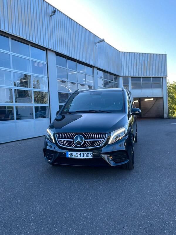 Grau Gebraucht 2020 Mercedes V300 Avantgarde Van / Kleinbus | 45.000 € (Teuer) - Bild 1/4