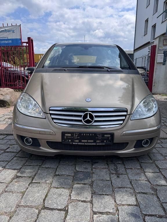 Gold Gebraucht 2005 Mercedes A180 Elegance Van / Kleinbus | 1.990 € (Superpreis) - Bild 1/4