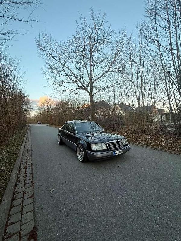 Gebraucht Mercedes E230 136 PS (100 kW) 1992 Grau Limousine