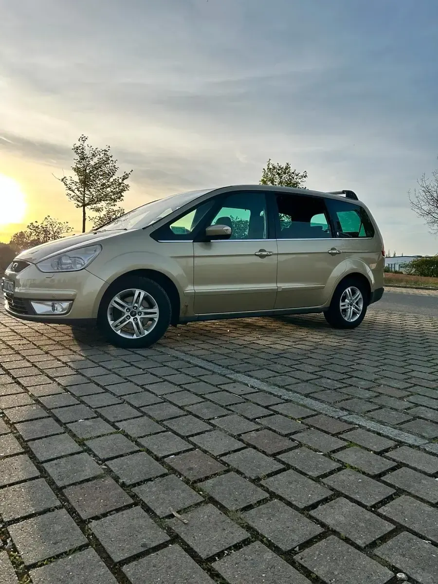Second-hand Ford Galaxy 140 CP (102 kW) 2006 Auriu Monovolum