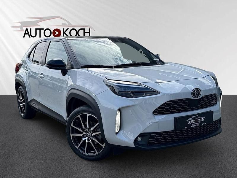 Grau Gebraucht 2023 Toyota Yaris Cross Sport SUV | 30.990 € (Teuer) - Bild 1/4