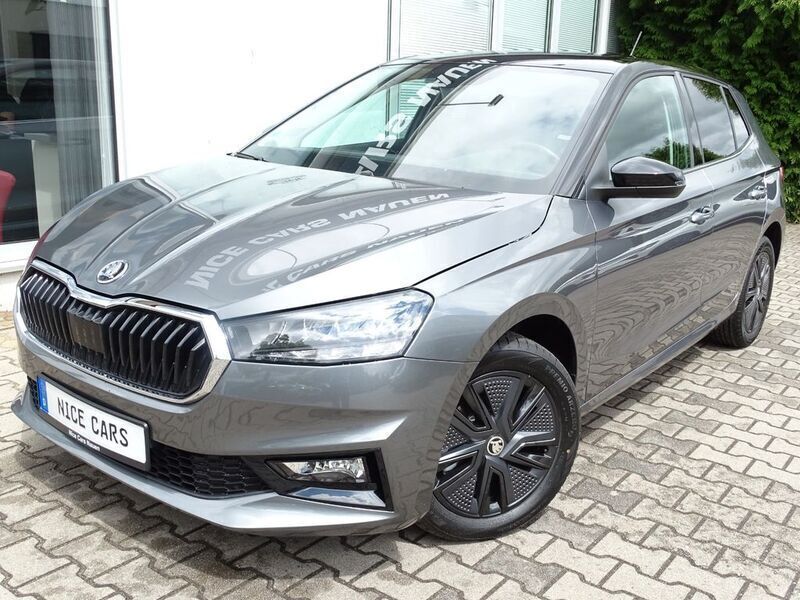 Grau Gebraucht 2022 Skoda Fabia Style Limousine | 17.690 € (Fairer Preis) - Bild 1/4