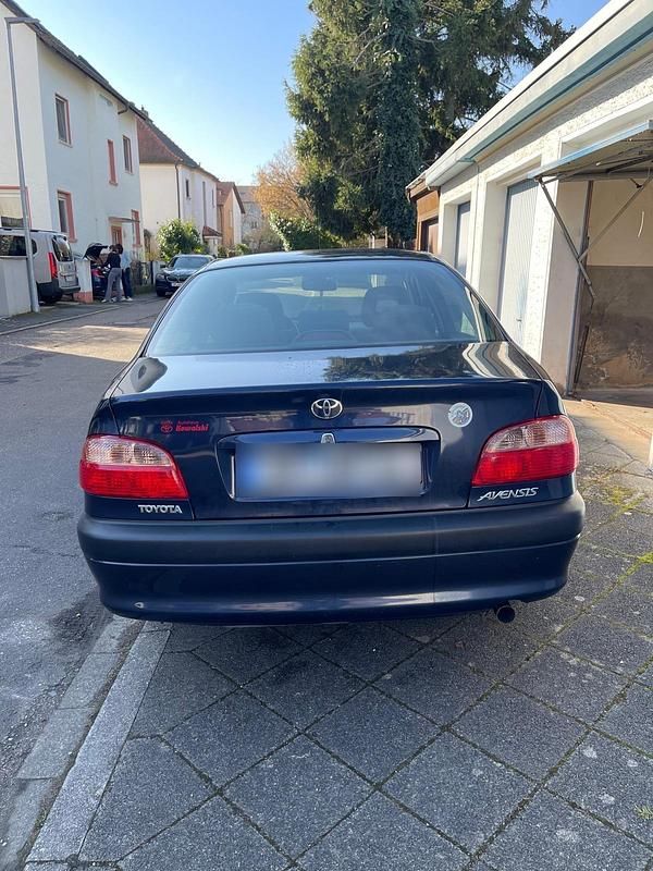 Gebraucht Toyota Avensis 129 PS (94 kW) 2001 Blau Limousine