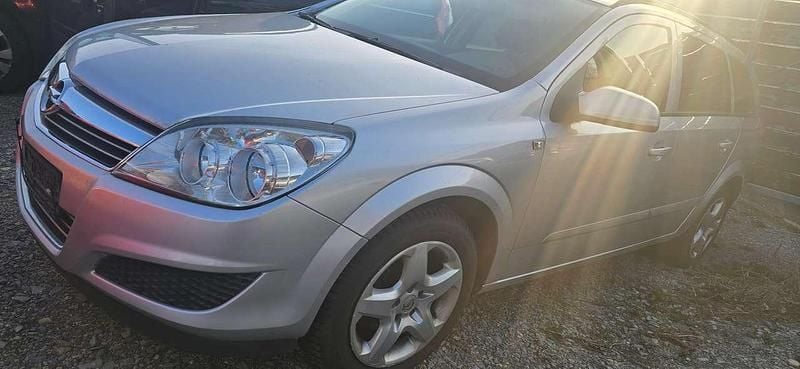 Gebraucht Opel Astra 110 PS (80 kW) 2008 Silber Kombi