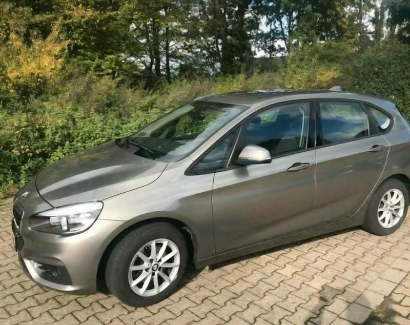 Grau Gebraucht 2015 BMW 216 Active Tourer Advantage Van / Kleinbus | 7.699 € (Fairer Preis) - Bild 1/4