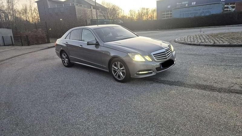 Gebraucht Mercedes E220 Avantgarde 170 PS (125 kW) 2013 Grau Limousine