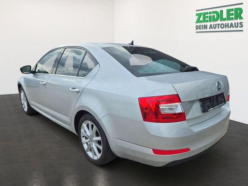 Gebraucht Skoda Octavia Elegance 140 PS (102 kW) 2014 Silber Kleinwagen