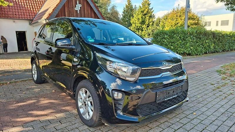 Schwarz Gebraucht 2018 Kia Picanto DREAM-TEAM Edition Kleinwagen | 9.400 € (Fairer Preis) - Bild 1/4