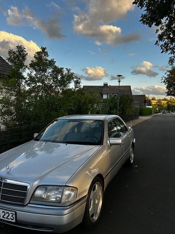 Gebraucht Mercedes C220 Elegance 150 PS (110 kW) 1993 Silber Limousine