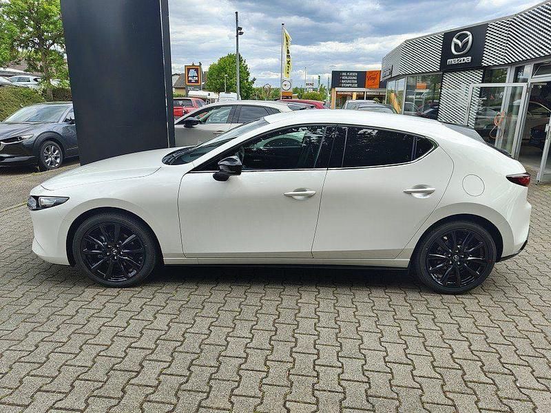 Neu Mazda 3 Homura-Line 140 PS (102 kW) 2025 Arctic white Limousine