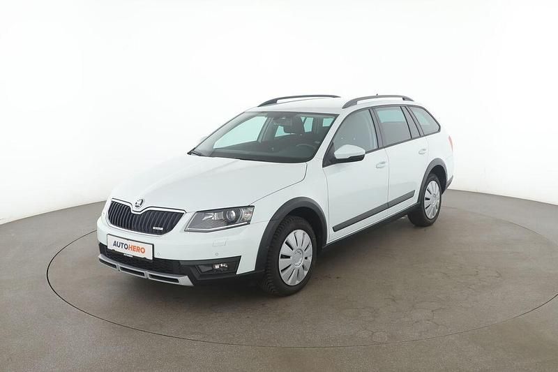 Weiß Gebraucht 2016 Skoda Octavia Scout 4x4 Kombi | 17.950 € (Etwas zu teuer) - Bild 1/3