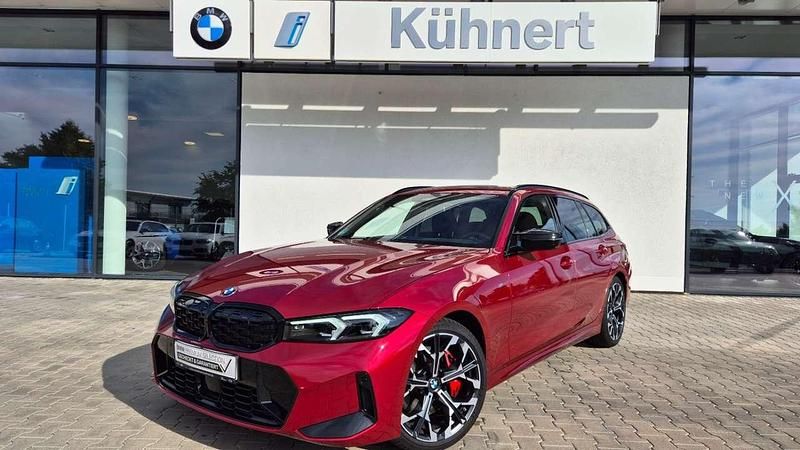 Dragon fire rot metallic Gebraucht 2025 BMW 340 M Sport Kombi | 72.685 € - Bild 1/4