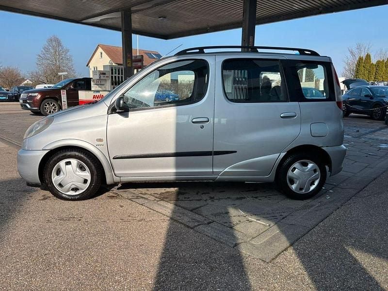 Gebraucht Toyota Yaris Verso Sol 86 PS (63 kW) 2001 Silber Van / Kleinbus