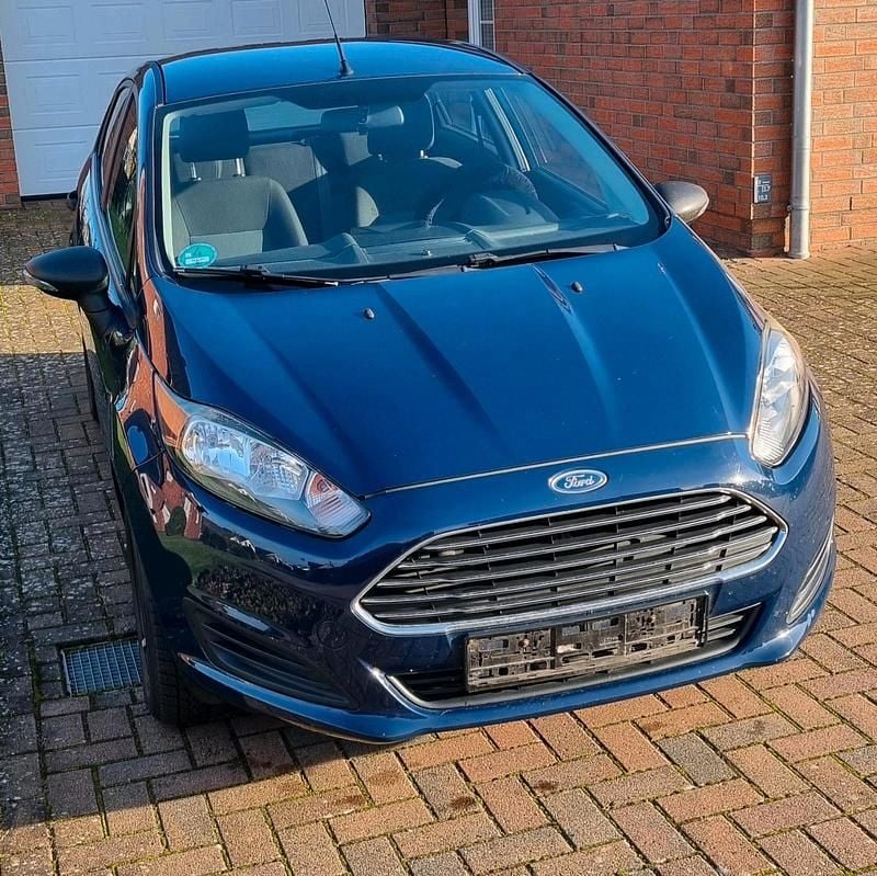 Blau Gebraucht 2014 Ford Fiesta Trend Kleinwagen | 4.000 € (Superpreis) - Bild 1/4