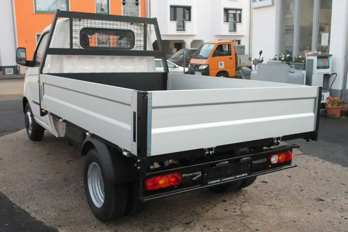 Neu Piaggio Porter 106 PS (77 kW) 2025 Plaster weiss SUV