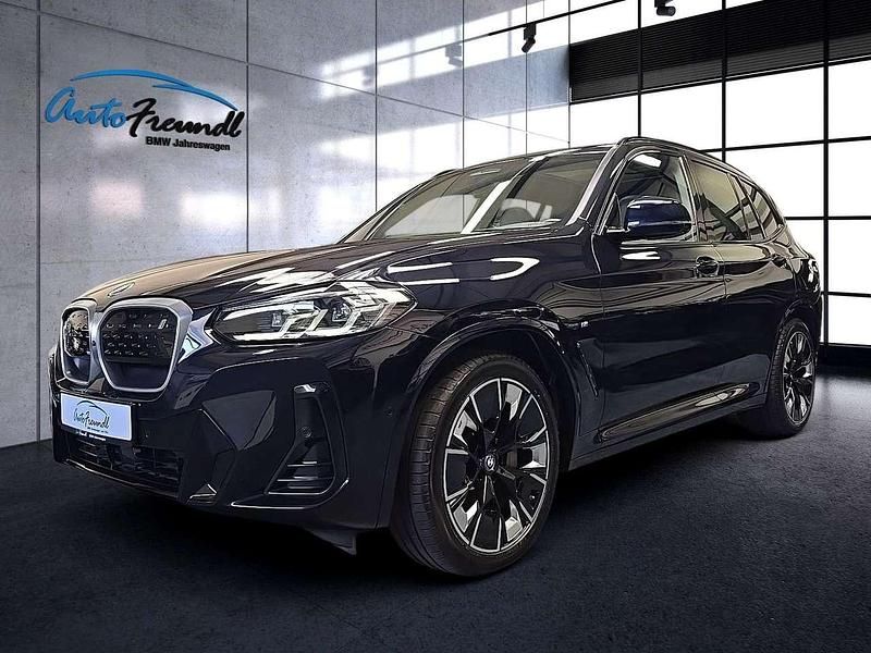 Carbonschwarz metallic Gebraucht 2023 BMW iX3 M Sport SUV | 45.999 € (Fairer Preis) - Bild 1/4