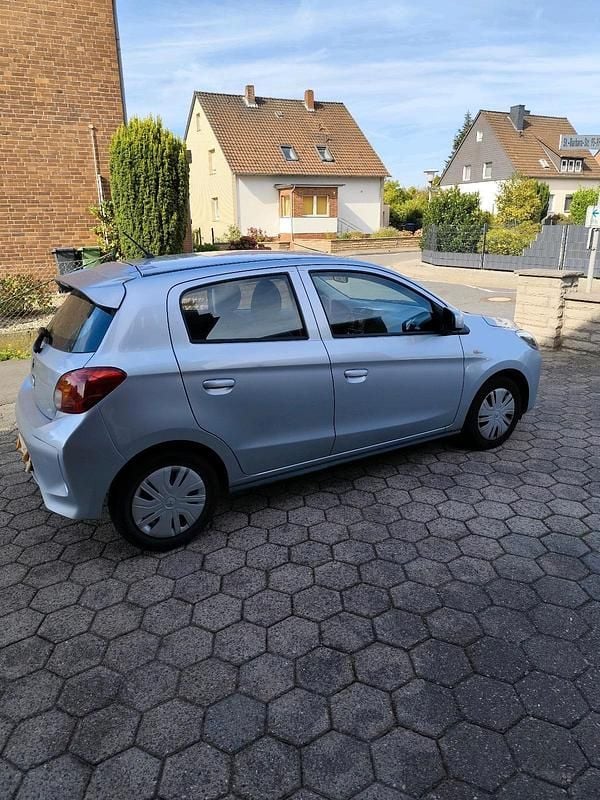 Grau Gebraucht 2022 Mitsubishi Space Star Select Kleinwagen | 8.400 € (Superpreis) - Bild 1/4