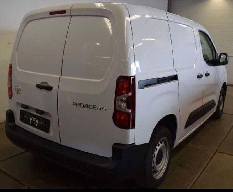 Gebraucht Toyota Proace City 102 PS (75 kW) 2024 Weiß Van / Kleinbus