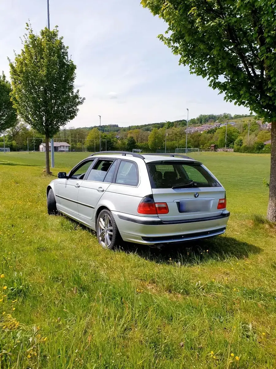 Gebraucht BMW 318 136 PS (100 kW) 2005 Grau Kombi