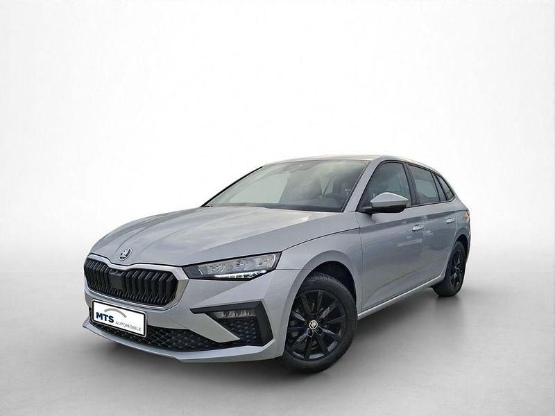 Silber Gebraucht 2024 Skoda Scala Essence Kleinwagen | 19.650 € (Fairer Preis) - Bild 1/4
