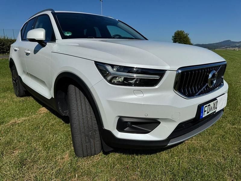 Weiß Gebraucht 2020 Volvo XC40 Inscription SUV | 29.999 € (Guter Preis) - Bild 1/4