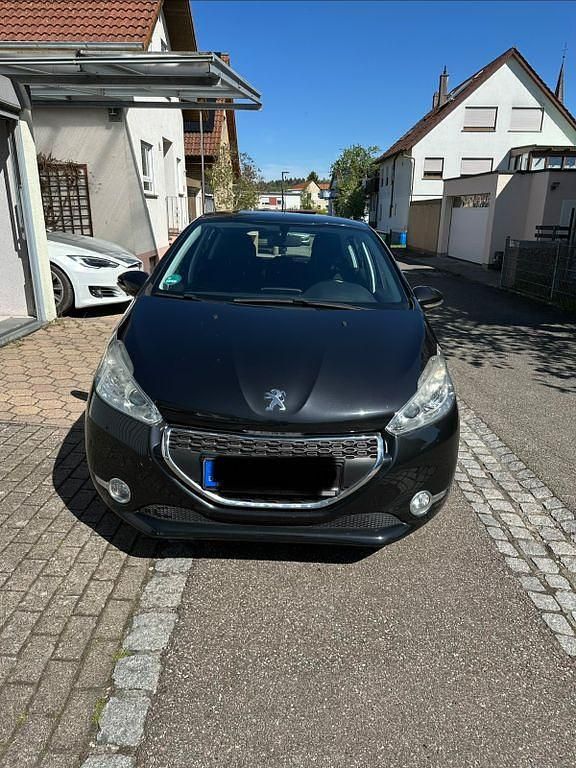 Gebraucht Peugeot 208 Active 95 PS (69 kW) 2012 Schwarz Kleinwagen