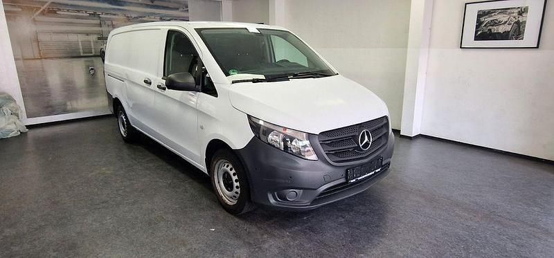 Arktikweiss Gebraucht 2018 Mercedes Vito Van / Kleinbus | 10.900 € (Superpreis) - Bild 1/4