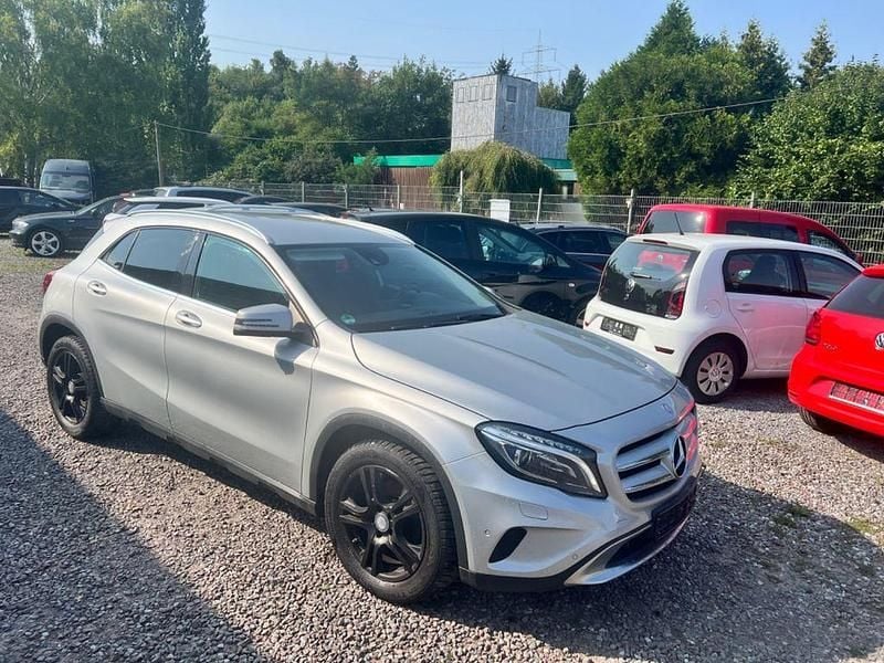 Silber Gebraucht 2014 Mercedes GLA220 SUV | 11.499 € (Guter Preis) - Bild 1/4