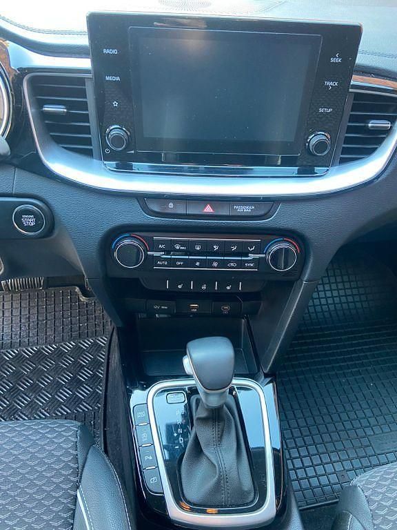 Gebraucht Kia Ceed 136 PS (100 kW) 2024 Weiß Kleinwagen