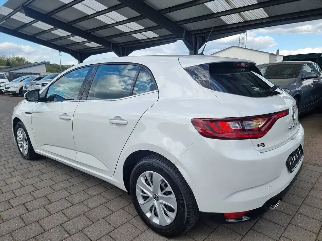 Gebraucht Renault Mégane Intens 110 PS (80 kW) 2018 Weiß Limousine