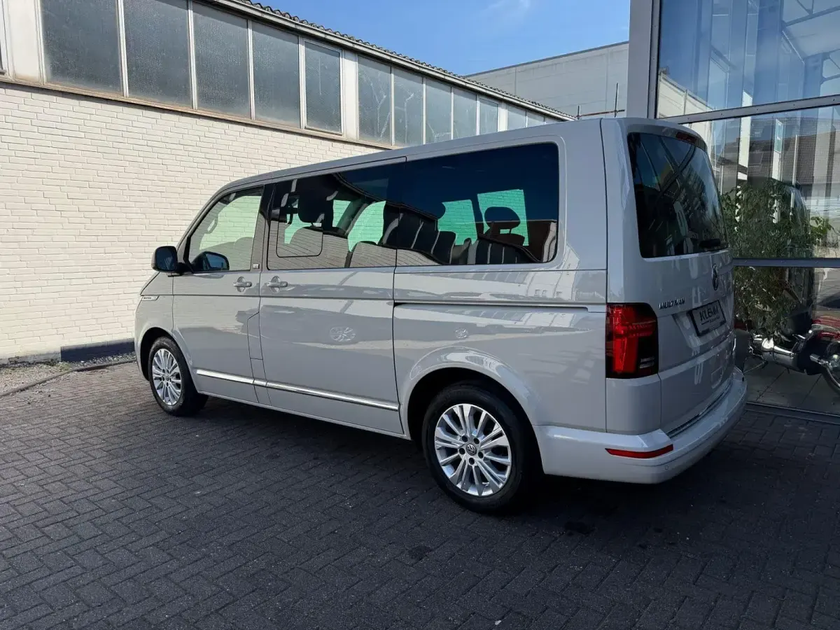 Gebraucht VW Multivan 204 PS (150 kW) 2022 Grau Van / Kleinbus