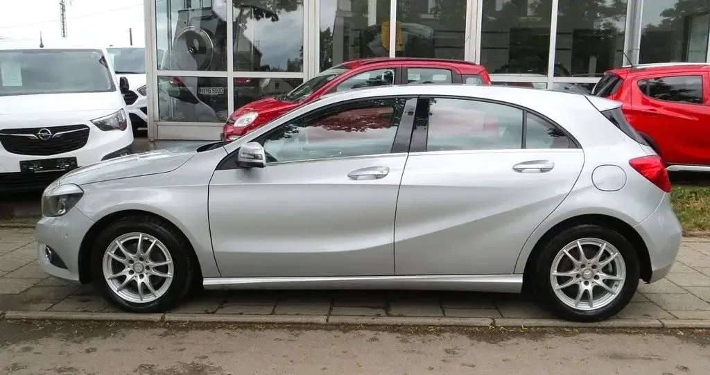 Gebraucht Mercedes A200 Urban 136 PS (100 kW) 2015 Silber Kleinwagen