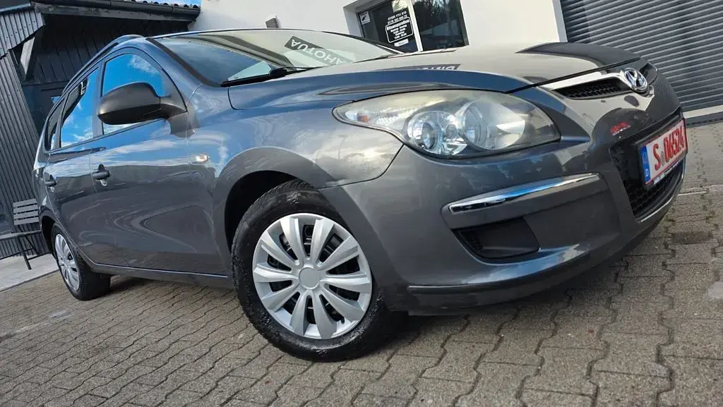 Gebraucht Hyundai i30 109 PS (80 kW) 2010 Grau Kombi